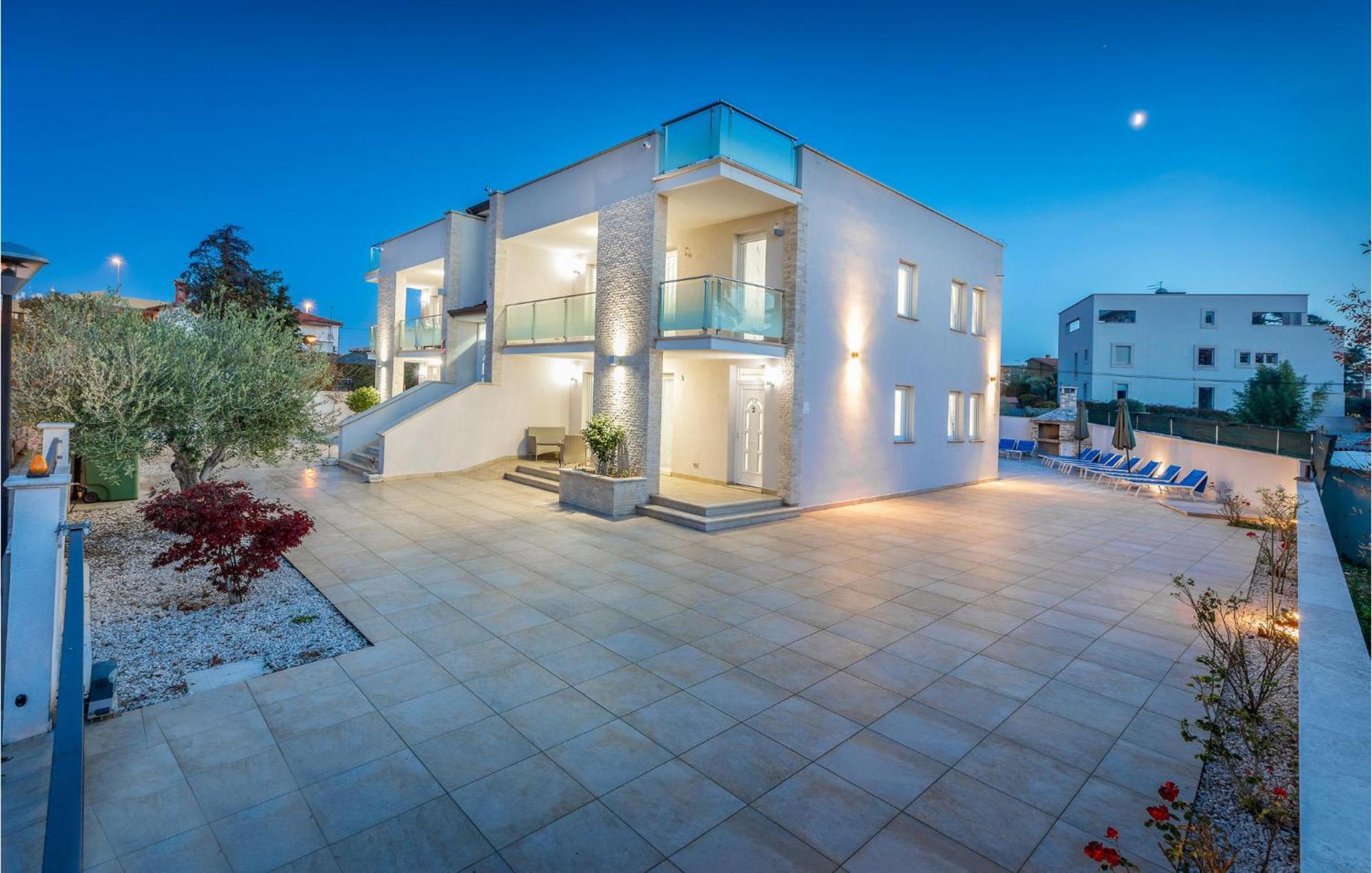 Beautiful Home In Umag With Wifi Exterior photo